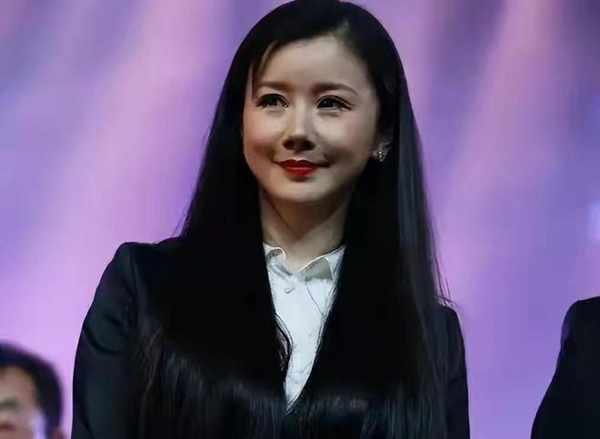 流氓遭遇美女隆胸医生电影_美女隆胸遭遇流氓医生_流氓遭遇美女隆胸医生是谁