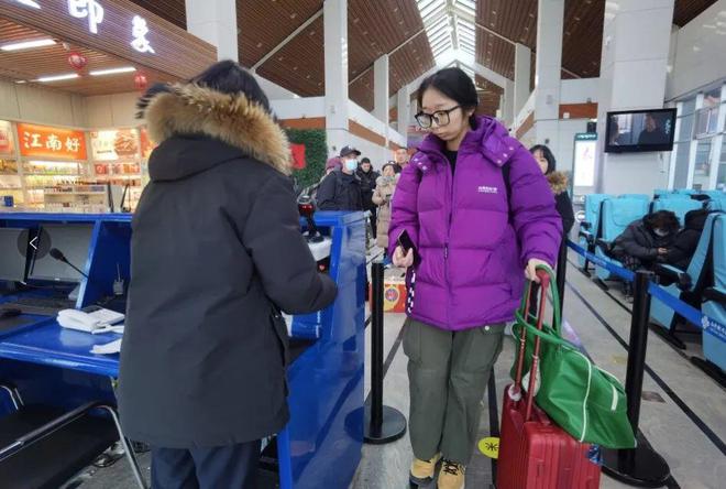 台湾客机事故_动画模拟台湾客机迫降失事全过程_台湾客机坠河的图片