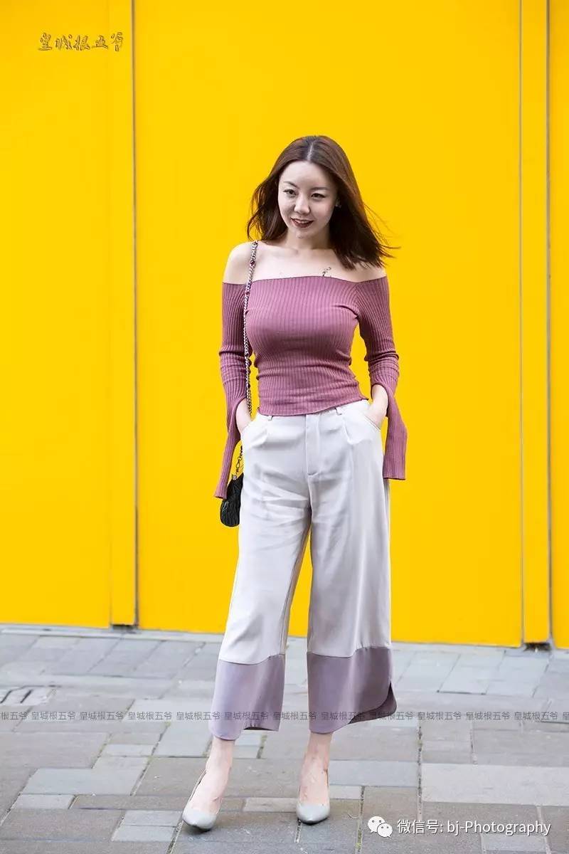 原生态初春潮女街拍_2021早春街拍_街拍风潮