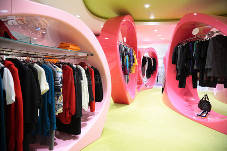 韩国精品服装店装修图片_精品装修服装韩国店图片高清_韩国服装店的装修样板